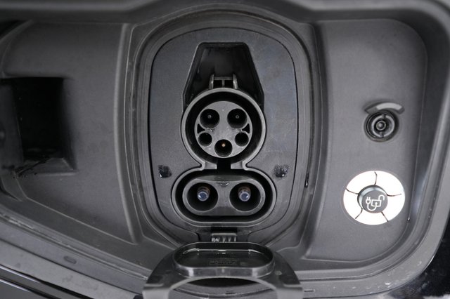 2023 Ford F-150 Lightning — photo 8 of 18