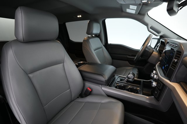 2023 Ford F-150 Lightning — photo 4 of 18
