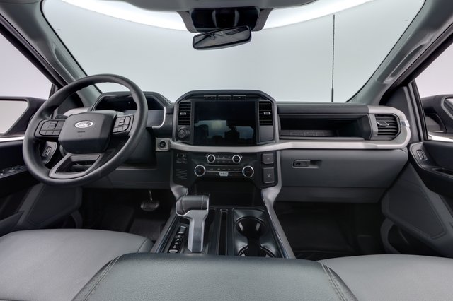2023 Ford F-150 Lightning — photo 14 of 18