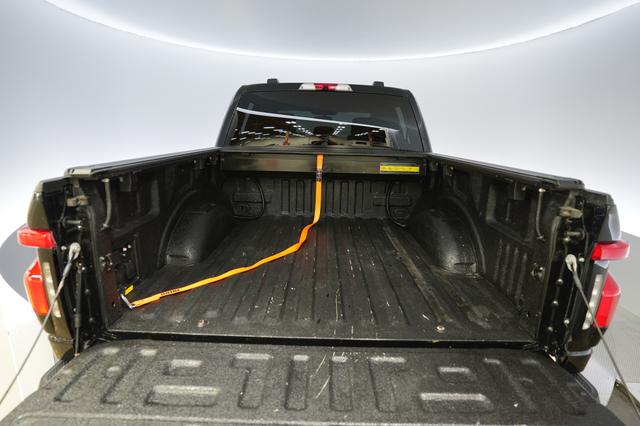 2023 Ford F-150 Lightning — photo 6 of 18