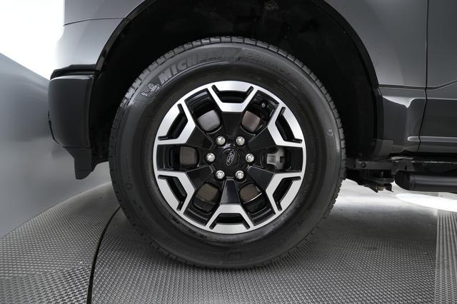 2023 Ford F-150 Lightning — photo 7 of 18