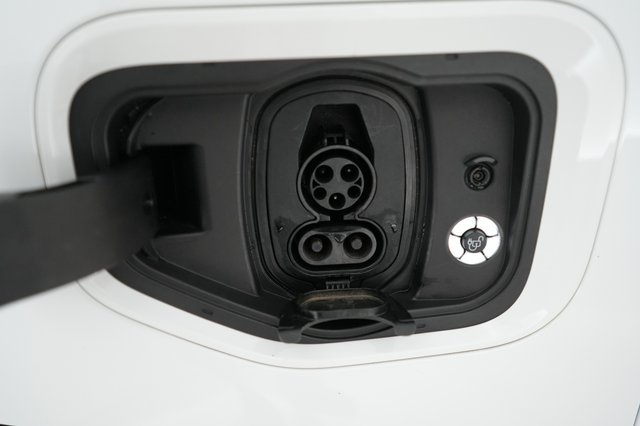 2023 Ford F-150 Lightning — photo 8 of 18
