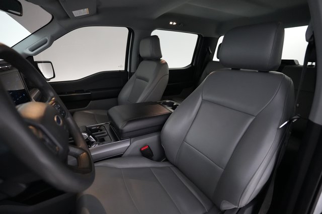 2023 Ford F-150 Lightning — photo 3 of 18