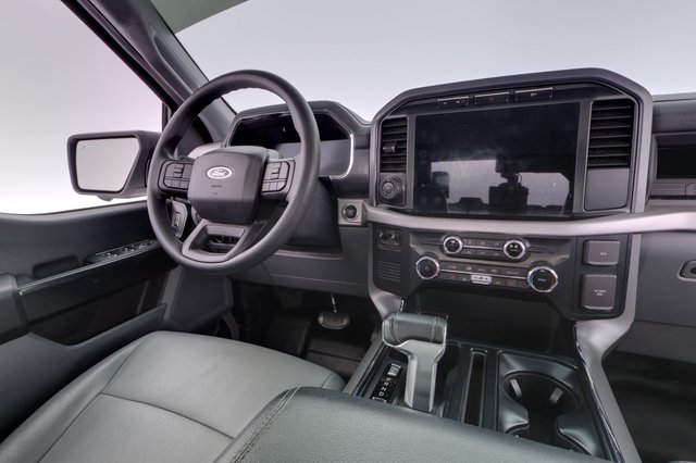 2023 Ford F-150 Lightning — photo 14 of 18