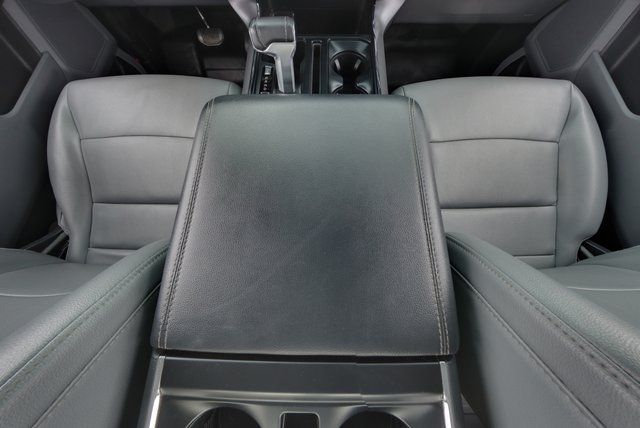 2023 Ford F-150 Lightning — photo 16 of 18