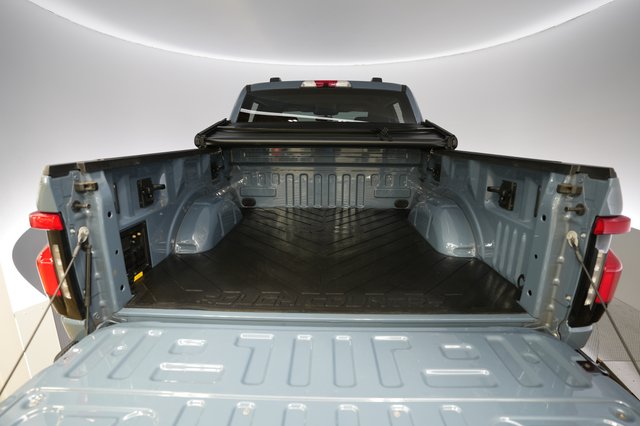 2023 Ford F-150 Lightning — photo 6 of 18