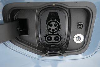 2023 Ford F-150 Lightning — photo 8 of 18
