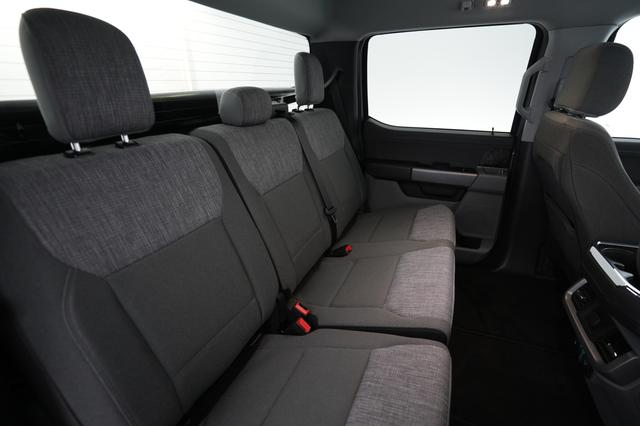 2023 Ford F-150 Lightning — photo 10 of 18