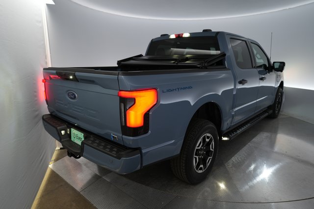 2023 Ford F-150 Lightning — photo 2 of 18