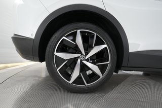 2023 Volkswagen ID.4 — photo 7 of 18