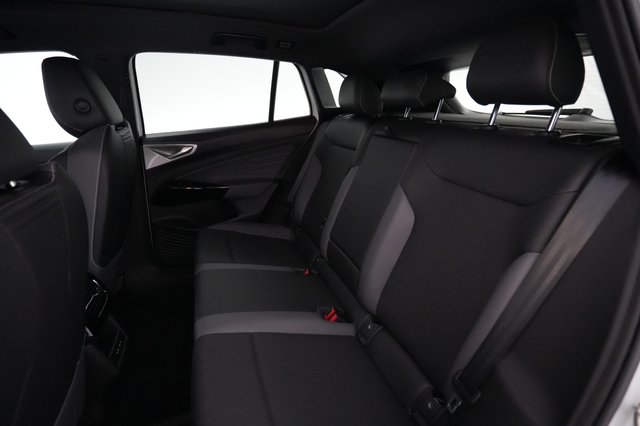 2023 Volkswagen ID.4 — photo 17 of 18