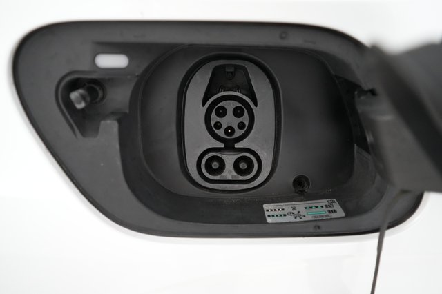 2023 Volkswagen ID.4 — photo 8 of 18