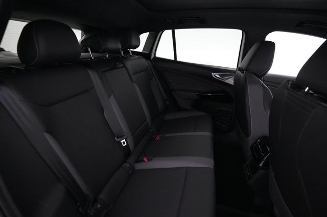 2023 Volkswagen ID.4 — photo 4 of 18