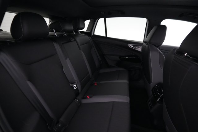 2023 Volkswagen ID.4 — photo 4 of 18
