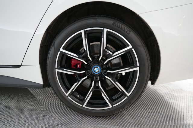 2023 BMW i4 — photo 17 of 25