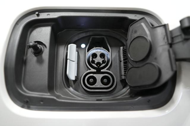 2023 BMW i4 — photo 8 of 25