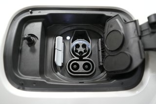 2023 BMW i4 — photo 8 of 25