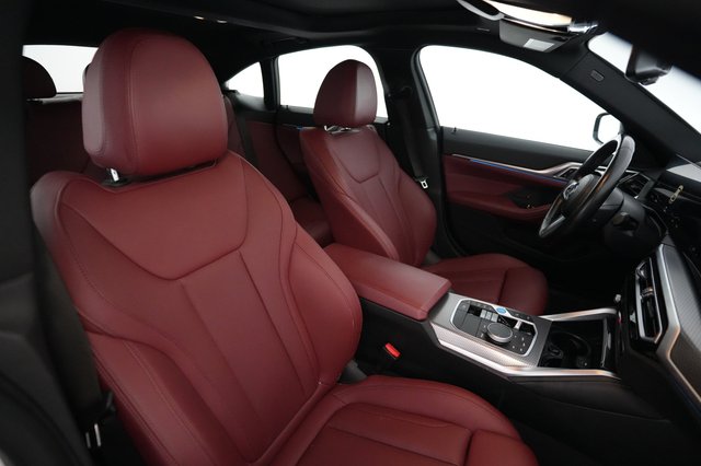 2023 BMW i4 — photo 18 of 25