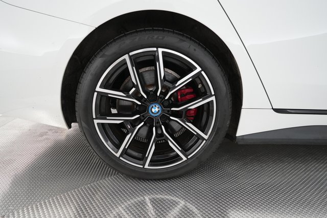 2023 BMW i4 — photo 15 of 25