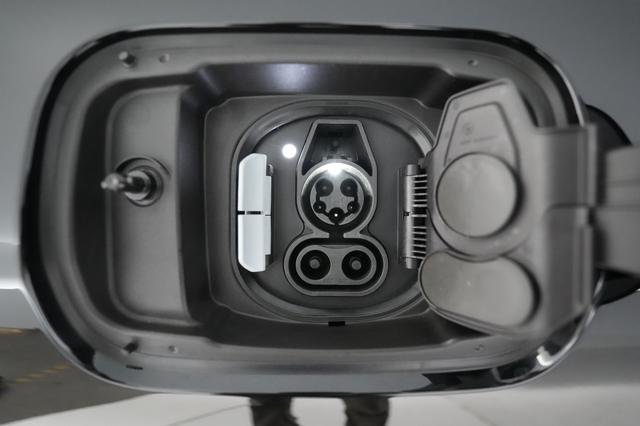 2023 BMW i4 — photo 8 of 23