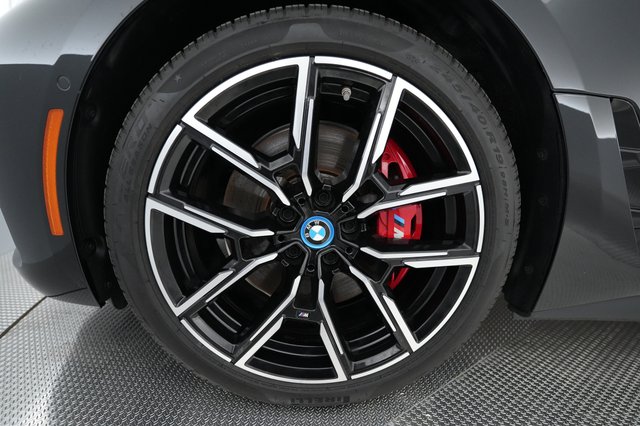 2023 BMW i4 — photo 13 of 23
