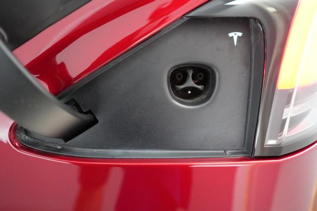 2023 Tesla Model X — photo 8 of 23