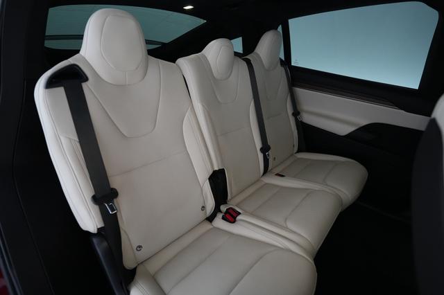 2023 Tesla Model X — photo 4 of 23