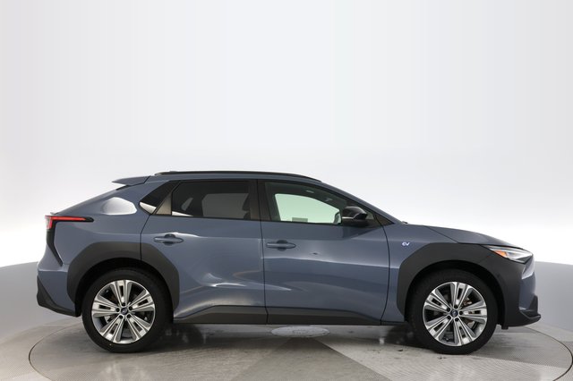 2023 Subaru Solterra — photo 10 of 18
