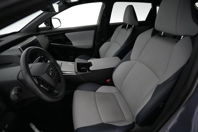2023 Subaru Solterra — photo 3 of 22