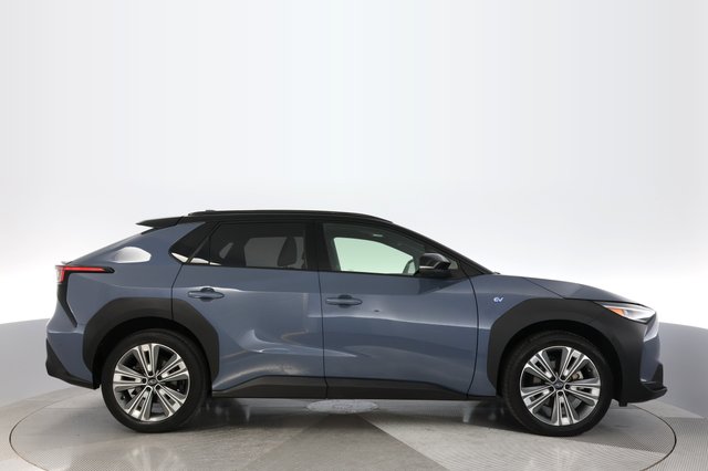 2023 Subaru Solterra — photo 10 of 22