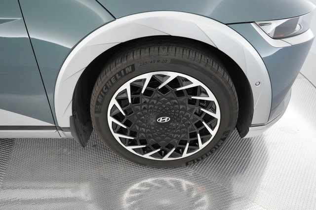 2024 Hyundai IONIQ 5 — photo 13 of 21