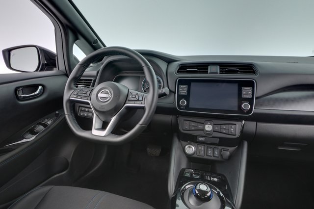 2024 Nissan LEAF — photo 18 of 20