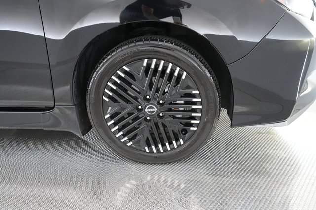 2024 Nissan LEAF — photo 13 of 20