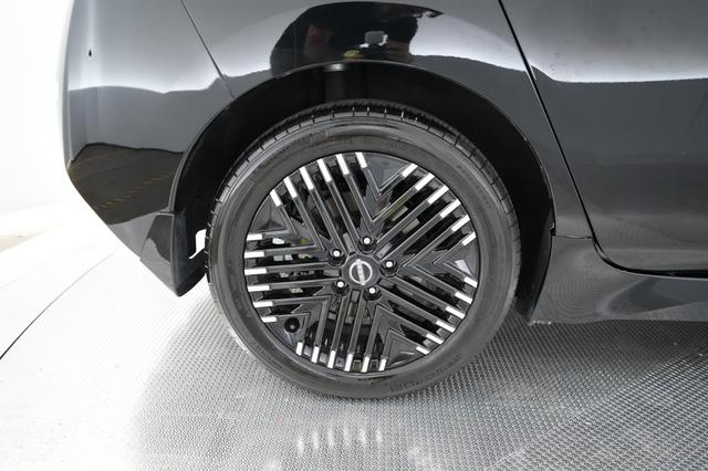 2024 Nissan LEAF — photo 7 of 20