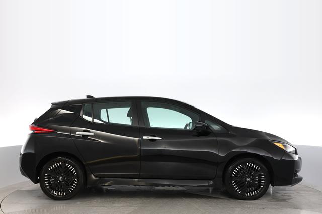 2024 Nissan LEAF — photo 10 of 20