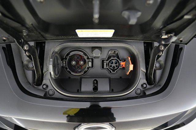 2024 Nissan LEAF — photo 8 of 20