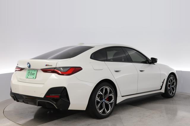2024 BMW i4 — photo 2 of 24
