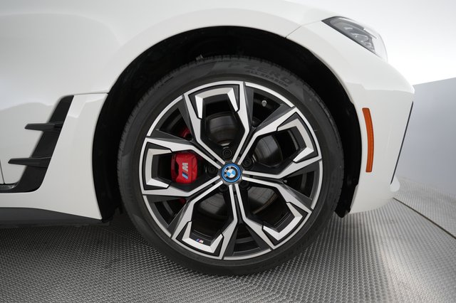 2024 BMW i4 — photo 16 of 24