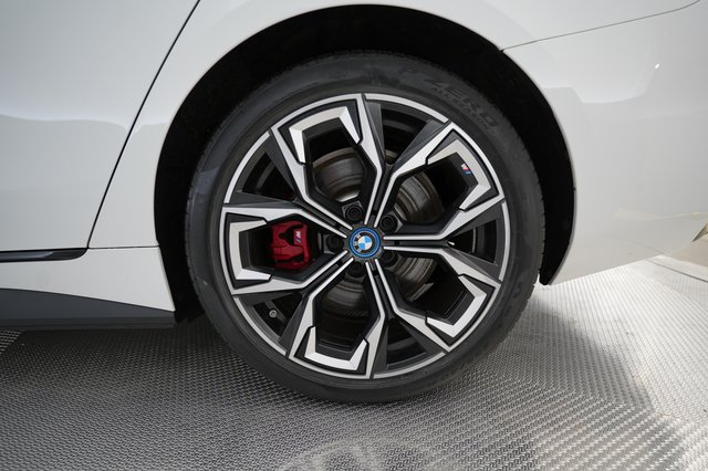 2024 BMW i4 — photo 7 of 24