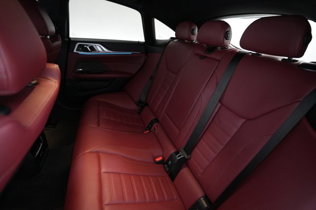 2024 BMW i4 — photo 19 of 24