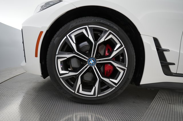 2024 BMW i4 — photo 15 of 24