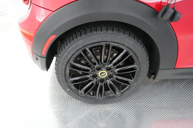 2024 MINI Cooper SE — photo 13 of 19