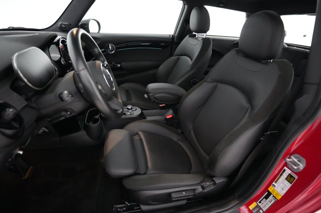 2024 MINI Cooper SE — photo 17 of 19