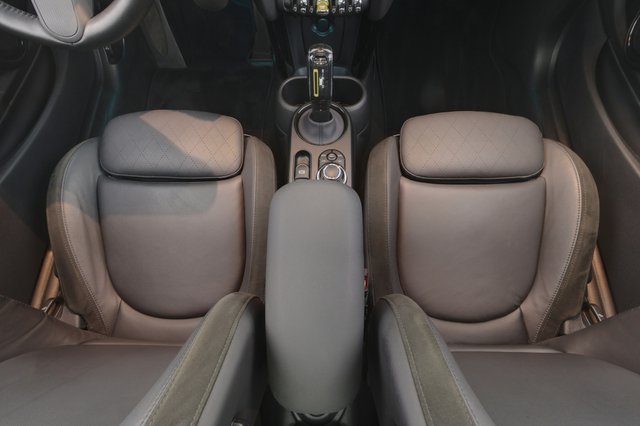 2024 MINI Cooper SE — photo 18 of 19