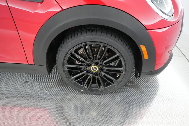 2024 MINI Cooper SE — photo 14 of 19