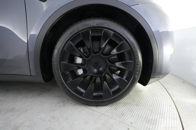 2022 Tesla Model Y — photo 16 of 21