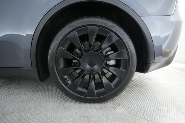2022 Tesla Model Y — photo 7 of 21