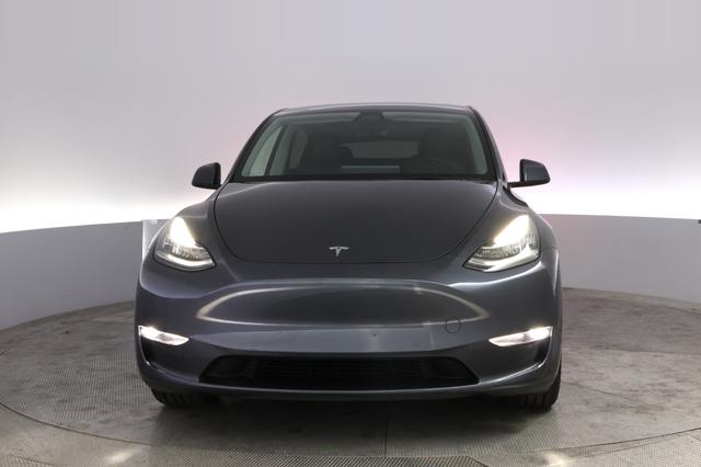 2022 Tesla Model Y — photo 9 of 21