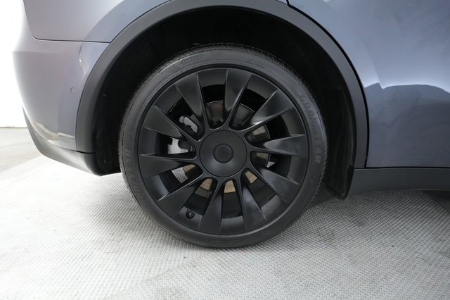 2022 Tesla Model Y — photo 17 of 21
