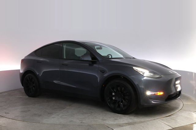 2022 Tesla Model Y — photo 11 of 21